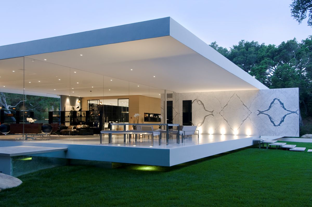 The Glass Pavilion, an ultramodern house by Steve Hermann